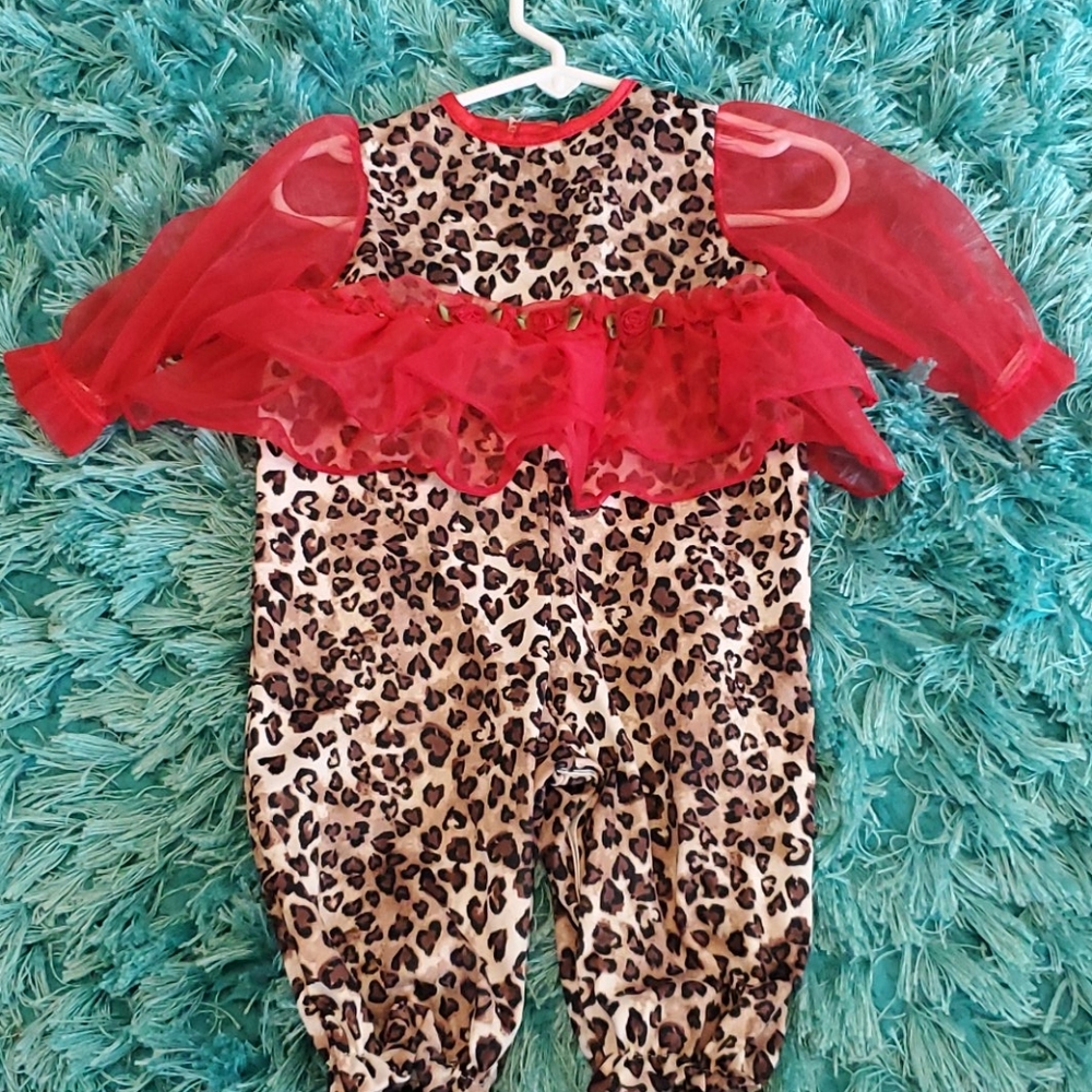 baby girls 9 mo Laura dare leopard print outfit